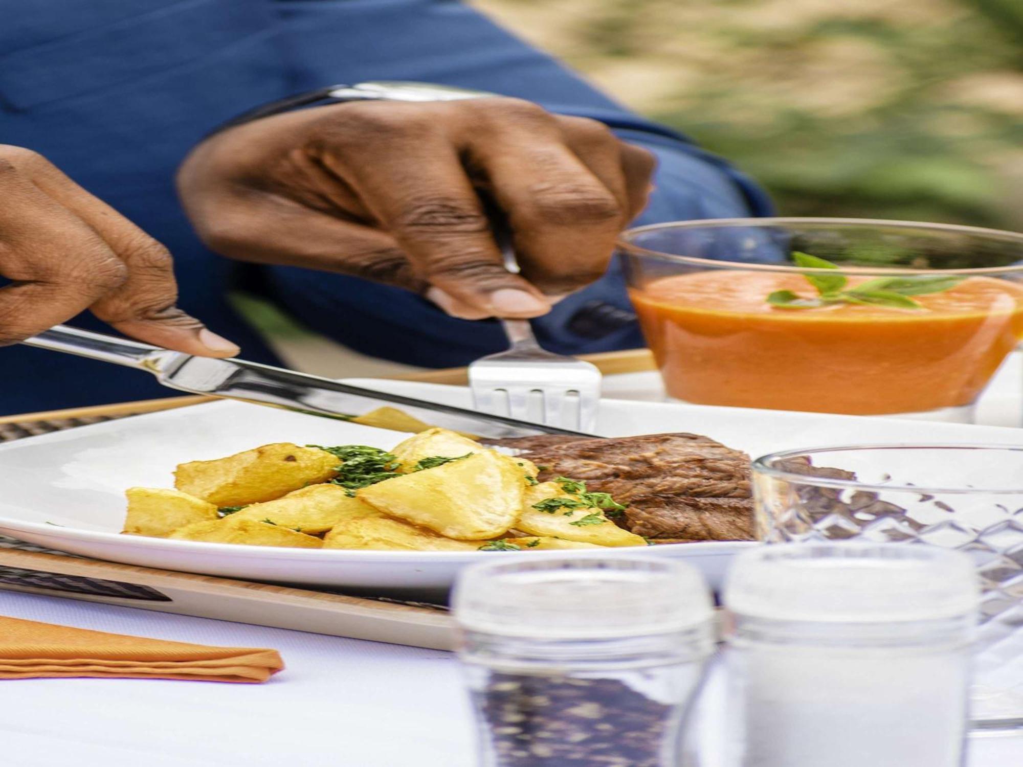 Pullman Lubumbashi Grand Karavia. Hotell Eksteriør bilde